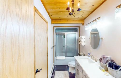 Hinsdale House | Autumn Hill Lakehouse
