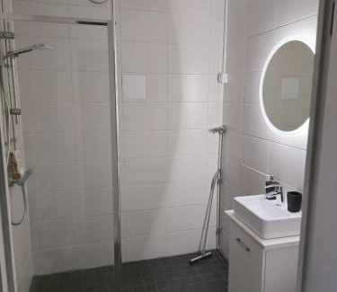 Heinola Apartment | Avara ja kodikas huoneisto parvekkeella