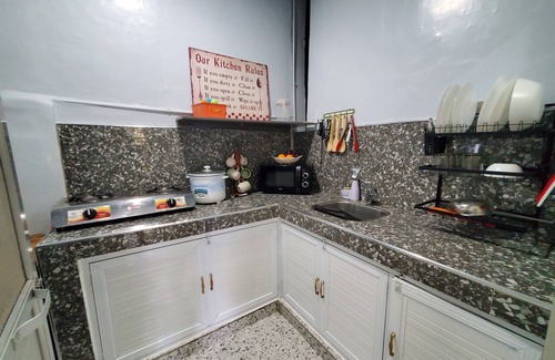Tayug House | AVE Homes D- 2 BDRMS, Parking, A/C, WiFi, Netflix