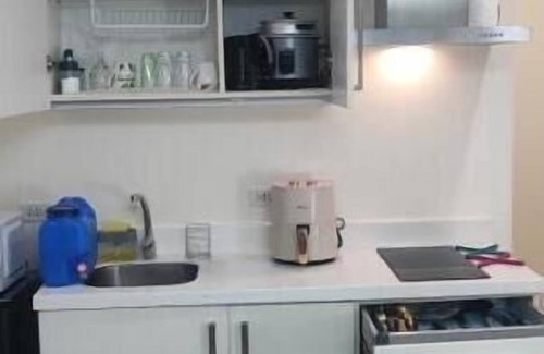 Mandaluyong Condo | Aveline Suites 1BR-SkyscraperACQUA-Makati-gym-pool