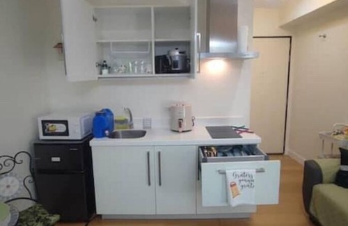 Mandaluyong Condo | Aveline Suites 1BR-SkyscraperACQUA-Makati-gym-pool