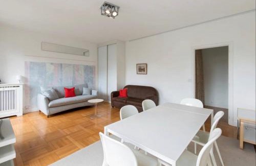 Champs-Elysees Apartment | Avenue Montaigne Paris Bienvenue