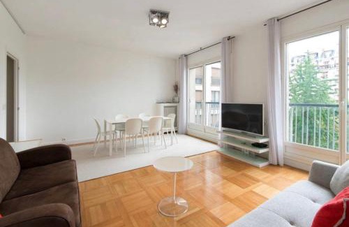 Champs-Elysees Apartment | Avenue Montaigne Paris Bienvenue
