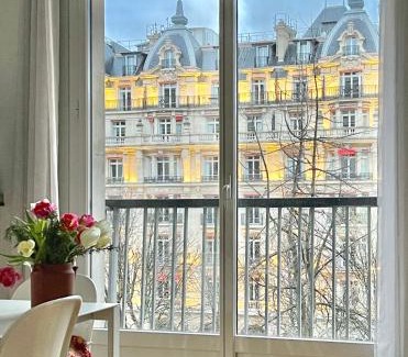 Champs-Elysees Apartment | Avenue Montaigne Paris Bienvenue