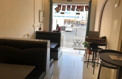 Al Ghubrah Ash Shamaliyyah Hostel | Avenues Hostel