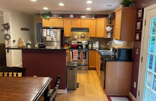 Arden House | Avery's Creek - 4 Bedroom, 3 Bath Full House Rental with Deck & Hot Tub