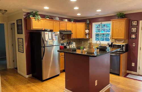 Arden House | Avery's Creek - 4 Bedroom, 3 Bath Full House Rental with Deck & Hot Tub