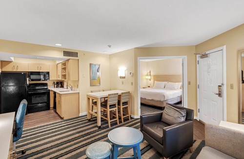 Malvern Hotel | AVIA Residences on Lincoln- Extended Stay