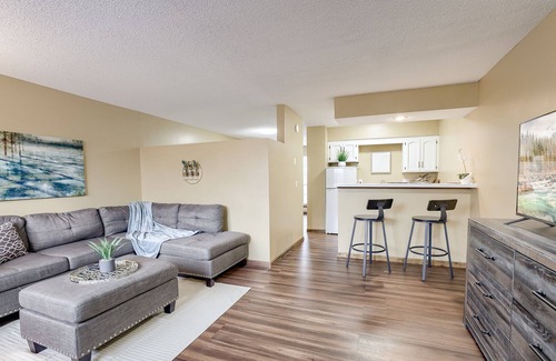 Platte City Apartment | Aviator's Lounge 1BR 1 BTH Free Parking WiFi - Easy Access Quite and Comfortable