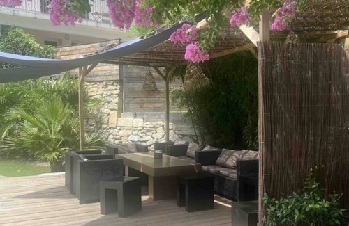 Villeneuve-les-Avignon Apartment | Avignon la Maison des Roses 4 🌸
