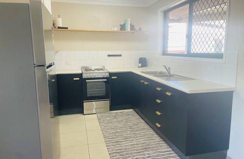 Avoca House | Avoca House - Family, Tradie and Pet Friendly House with Shed, Wifi, Parking.