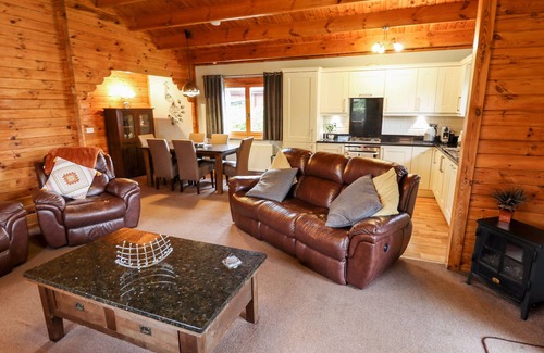 Tattershall Cottage | AVOCET LODGE, pet friendly in Tattershall Lakes Country Park