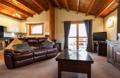 Tattershall Cottage | AVOCET LODGE, pet friendly in Tattershall Lakes Country Park