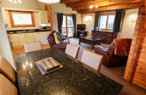 Tattershall Cottage | AVOCET LODGE, pet friendly in Tattershall Lakes Country Park