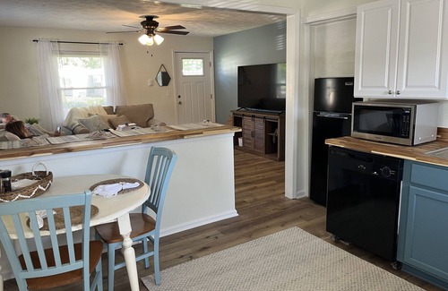 Avon Lake Cottage | Avon Lake Updated 2 Bedroom Cottage near Lake Erie on Very Quite Wooded Street