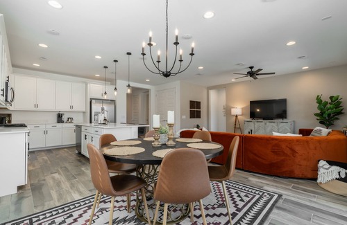 Tolleson House | Avondale Home - Modern Mountain View Oasis NEW Private Jacuzzi & Pool!