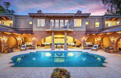 Camelback C C Estates Villa | Award-Winning Ritz Carlton Golf Green Estate|Sauna|Interior Pool|Jacuzzi|Gym|Mtn
