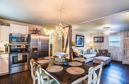 Laguna Beach House | AWaveFromItAll|Sleeps4|1Blk2Bch|DogOK|Patio