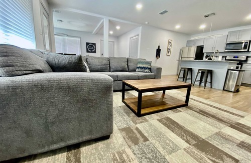 North by Northwest House | Away From Home Retreat - 3BR 2BA - NW Lubbock