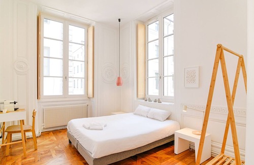 Griffon - Royale Hostel | Away Hostel & Coffee Shop