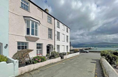 Beaumaris House | Awel y Mor
