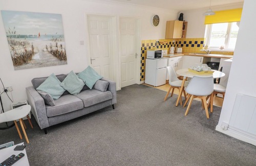 Scurlage Cottage | AWEL-Y-MOR, pet friendly, with a garden in Port Eynon