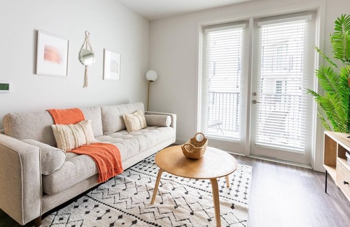 Wilshire Apartment | Awesome 1BR in Koreatown Near Metro Stns w/ Gym