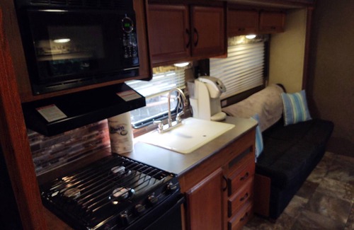 Kissimmee House | AWESOME 2 BEDROOM CAMPER GOLF CART IN DISNEY AREA 5 STAR RATED MILL CREEK RESORT