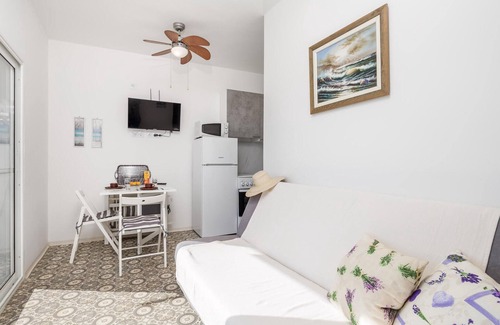 Cesarica Apartment | Awesome apartment in Karlobag- Ribarica