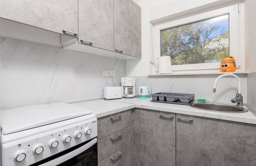 Cesarica Apartment | Awesome apartment in Karlobag- Ribarica
