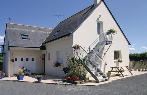 Roz-Landrieux Apartment | Awesome apartment in Roz-Landrieux