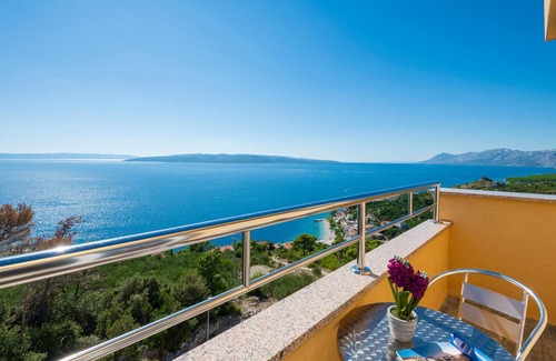 Bratus Apartment | Awesome apartment in Krvavica