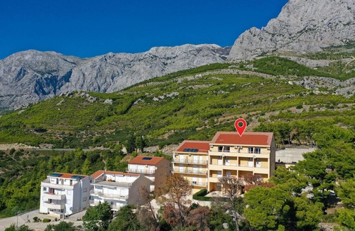 Bratus Apartment | Awesome apartment in Krvavica