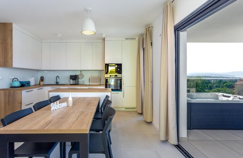 Milcetici Apartment | Awesome apartment in Malinska