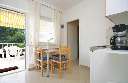 Raslina Apartment | Awesome apartment in Raslina