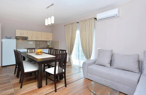 Srinjine Apartment | Awesome apartment in Srinjine with WiFi