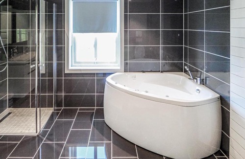 Strandebarm Apartment | Awesome apartment in Strandebarm with 5 Bedrooms and WiFi