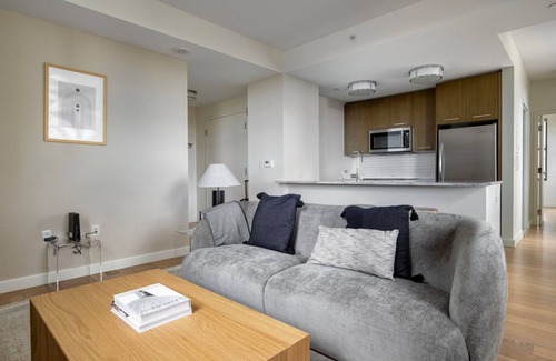 Bay Village Apartment | Awesome Back Bay 1BR w/Basketball, 2 blocks to T, by Blueground