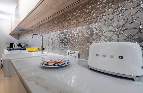Braddon Apartment | Awesome Brooklyn Inspired Stay - Mt Ainslie View
