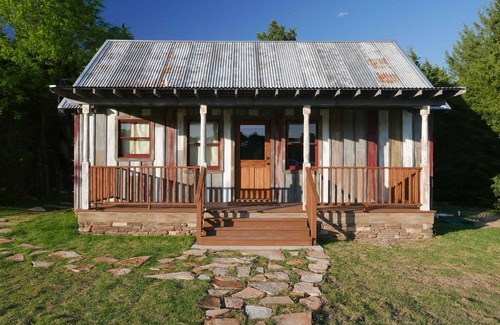 Glenn Heights Cabin | Awesome Couples Getaway