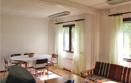 Tvetaryd House | Awesome Home In Backaryd With Kitchen