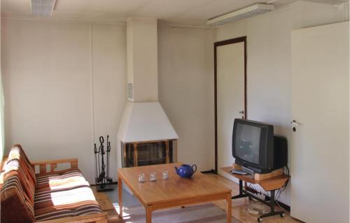 Tvetaryd House | Awesome Home In Backaryd With Kitchen