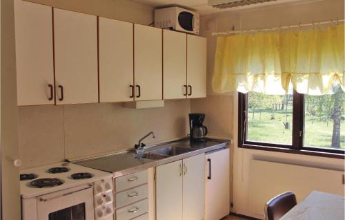 Tvetaryd House | Awesome Home In Backaryd With Kitchen