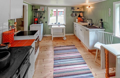 Malexander House | Awesome home in Boxholm with WiFi