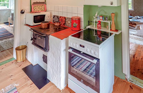 Malexander House | Awesome home in Boxholm with WiFi