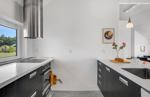Øer Strand House | Awesome home in Ebeltoft with kitchen