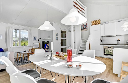 Øer Strand House | Awesome home in Ebeltoft with sauna