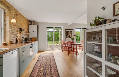 Lyngsbæk Strand House | Awesome home in Ebeltoft with WiFi