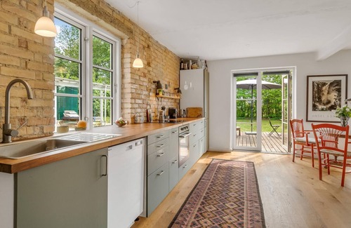 Lyngsbæk Strand House | Awesome home in Ebeltoft with WiFi