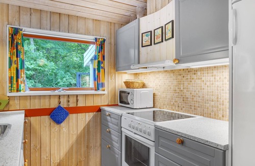Fjellerup Strand House | Awesome home in Glesborg with WiFi